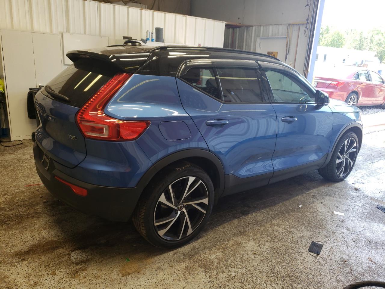 VOLVO XC40 T5 R-DESIGN