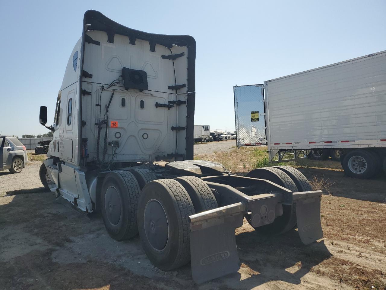 Lot #3236884455 2023 FREIGHTLINER CASCADIA 1