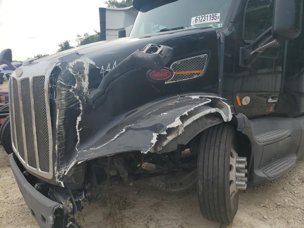 Lot #3291460467 2019 PETERBILT 579