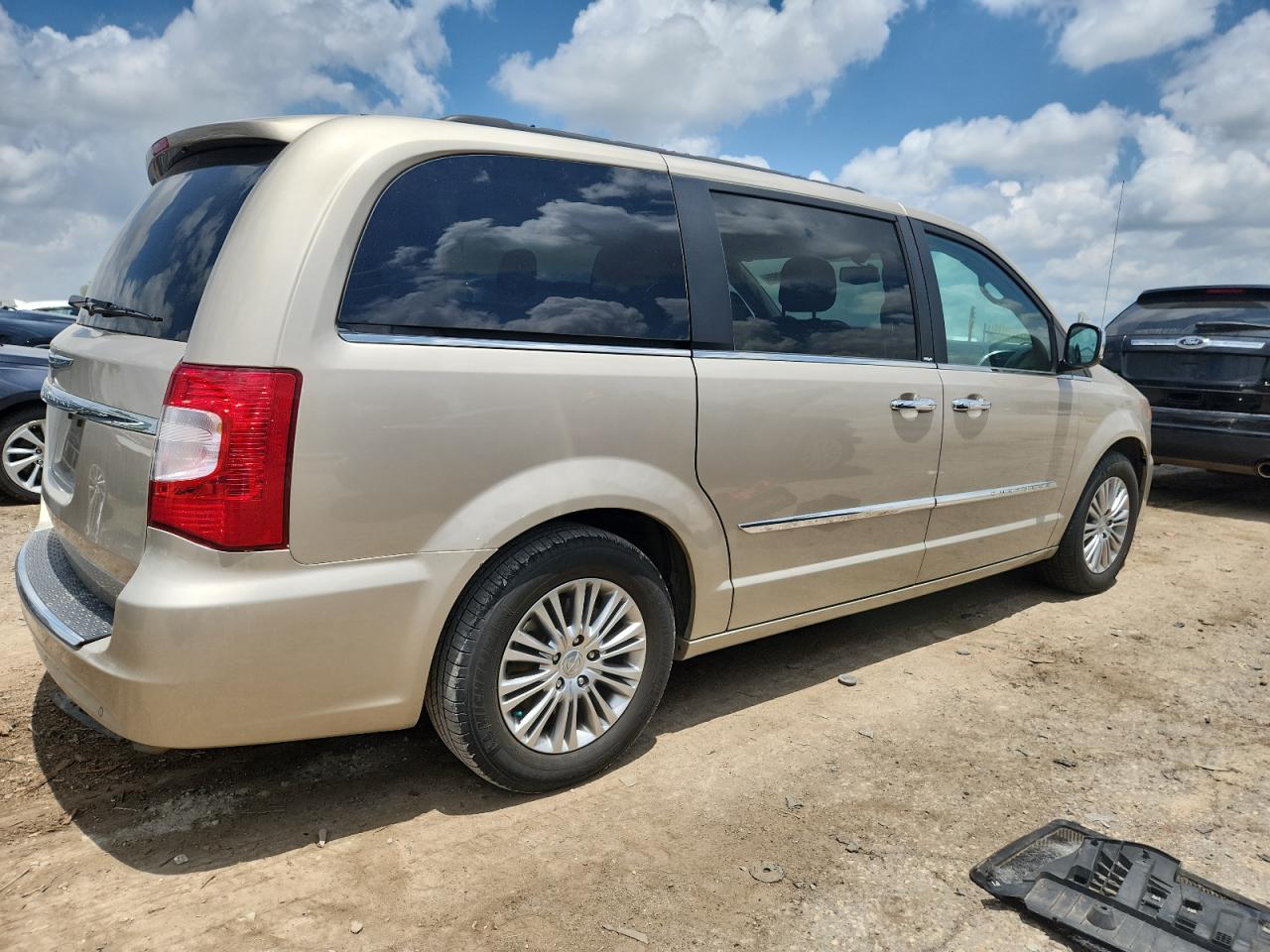 CHRYSLER TOWN & COUNTRY TOURING L