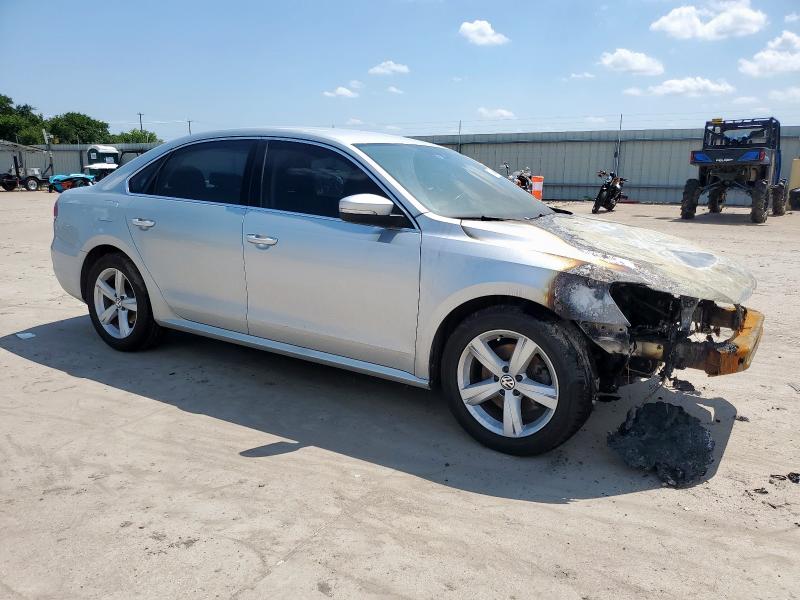 2015 VOLKSWAGEN PASSAT SE 1VWBT7A35FC030004