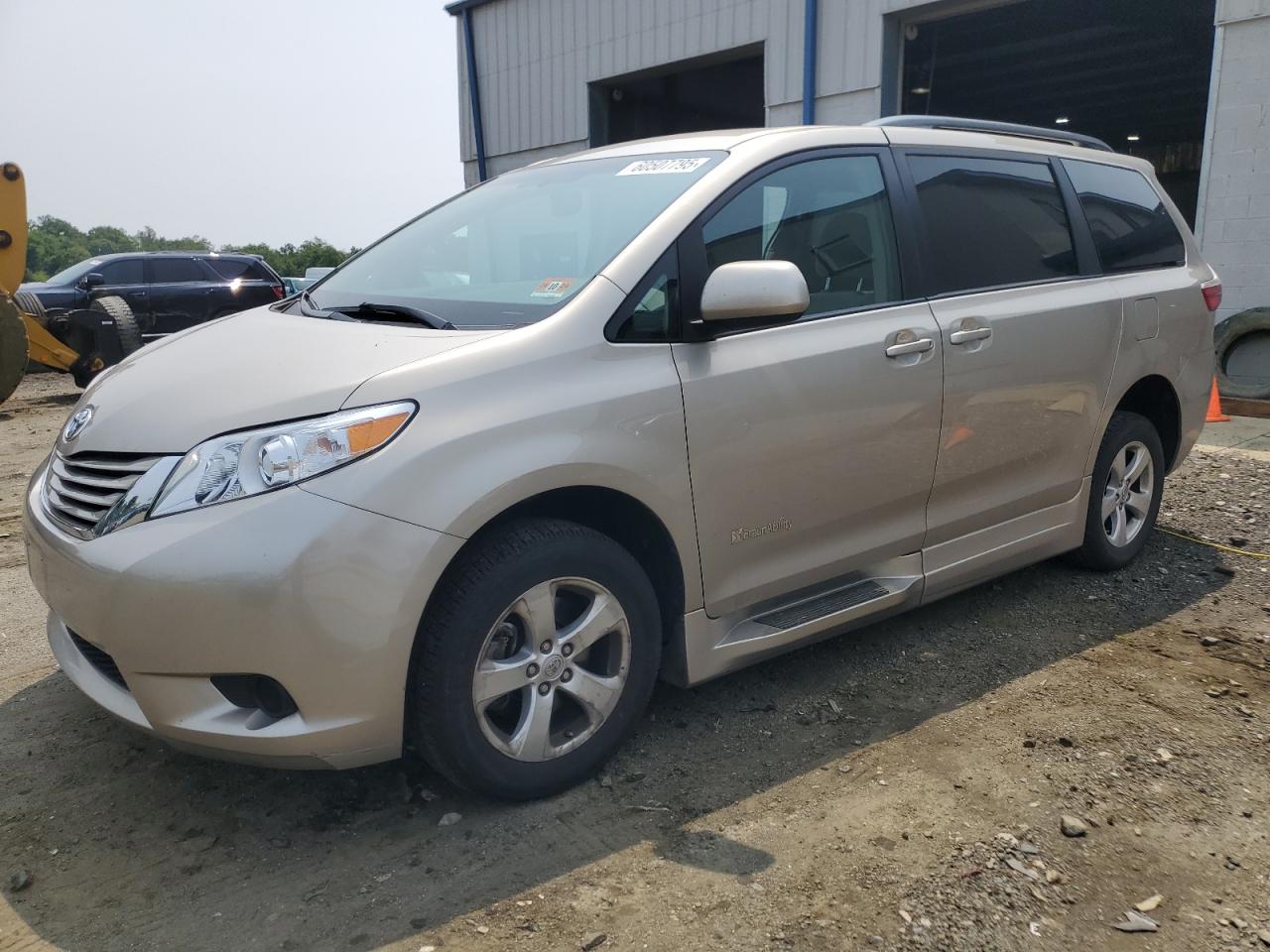  Salvage Toyota Sienna