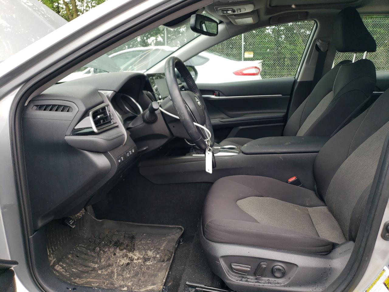 Toyota Camry le 2021
