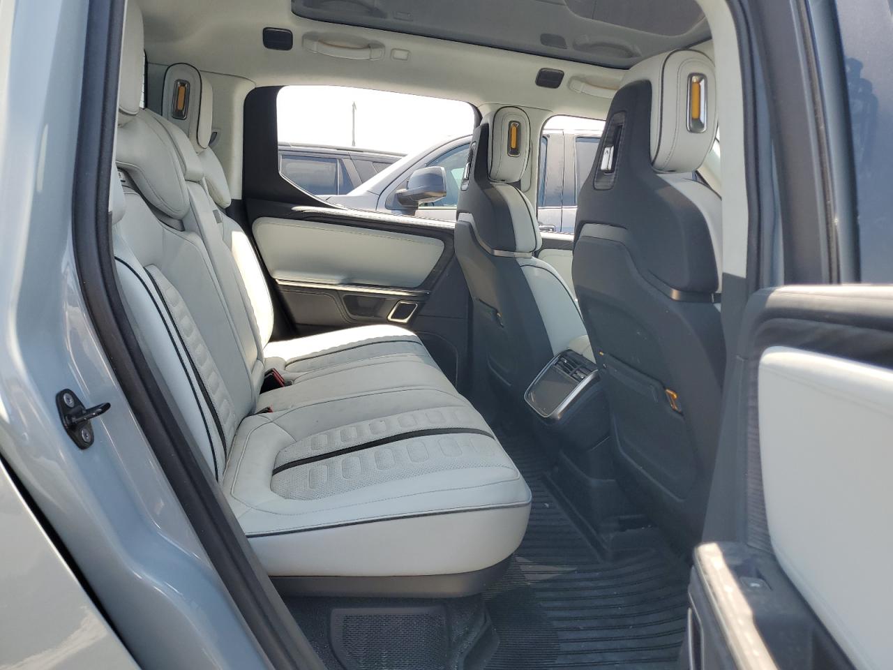 RIVIAN R1T ADVENTURE