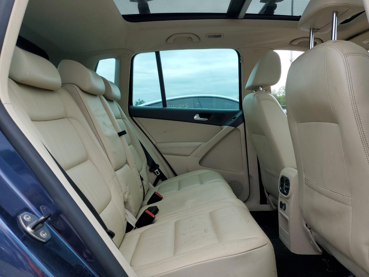 Volkswagen Tiguan s 2011