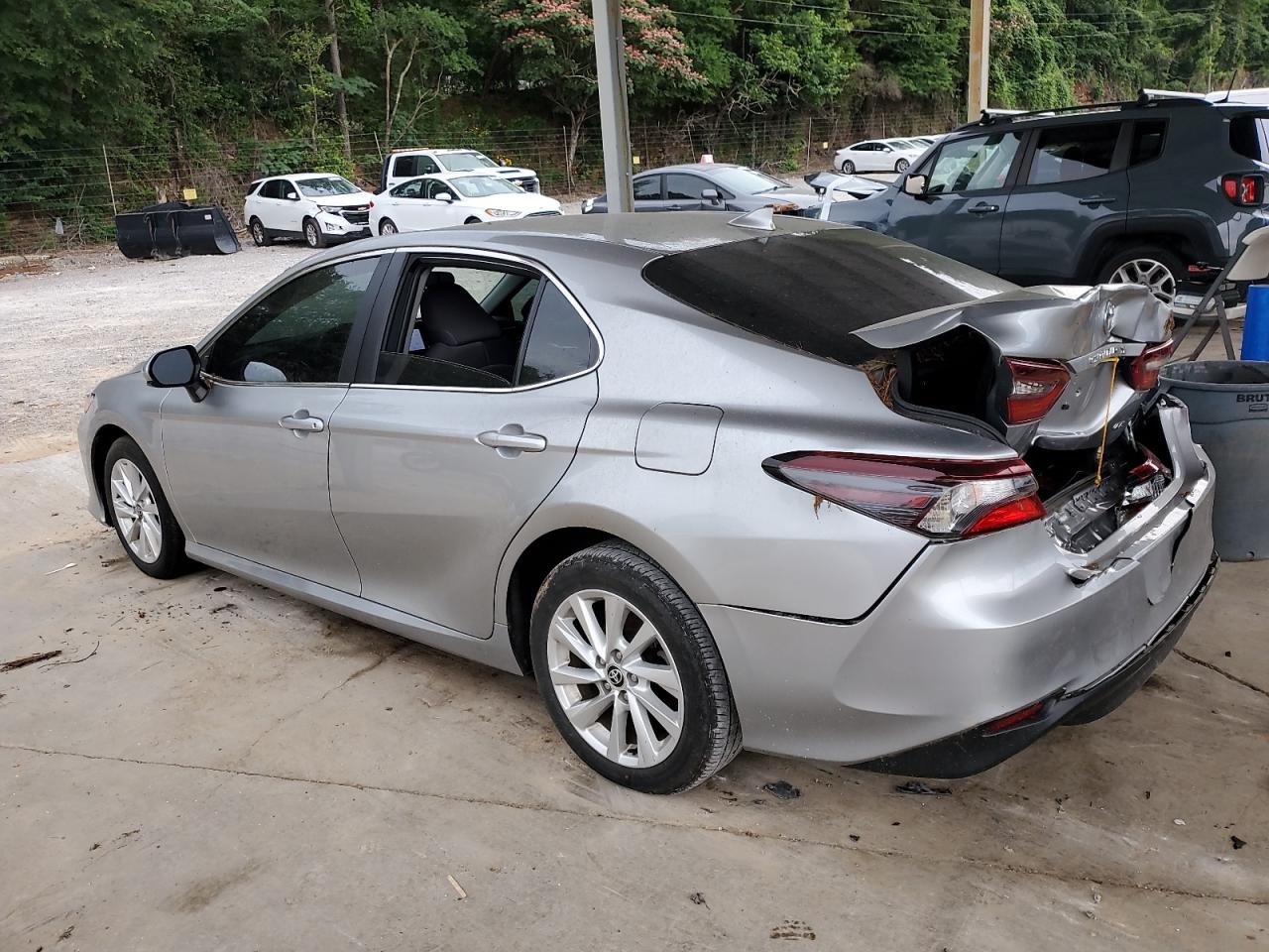 Toyota Camry le 2023