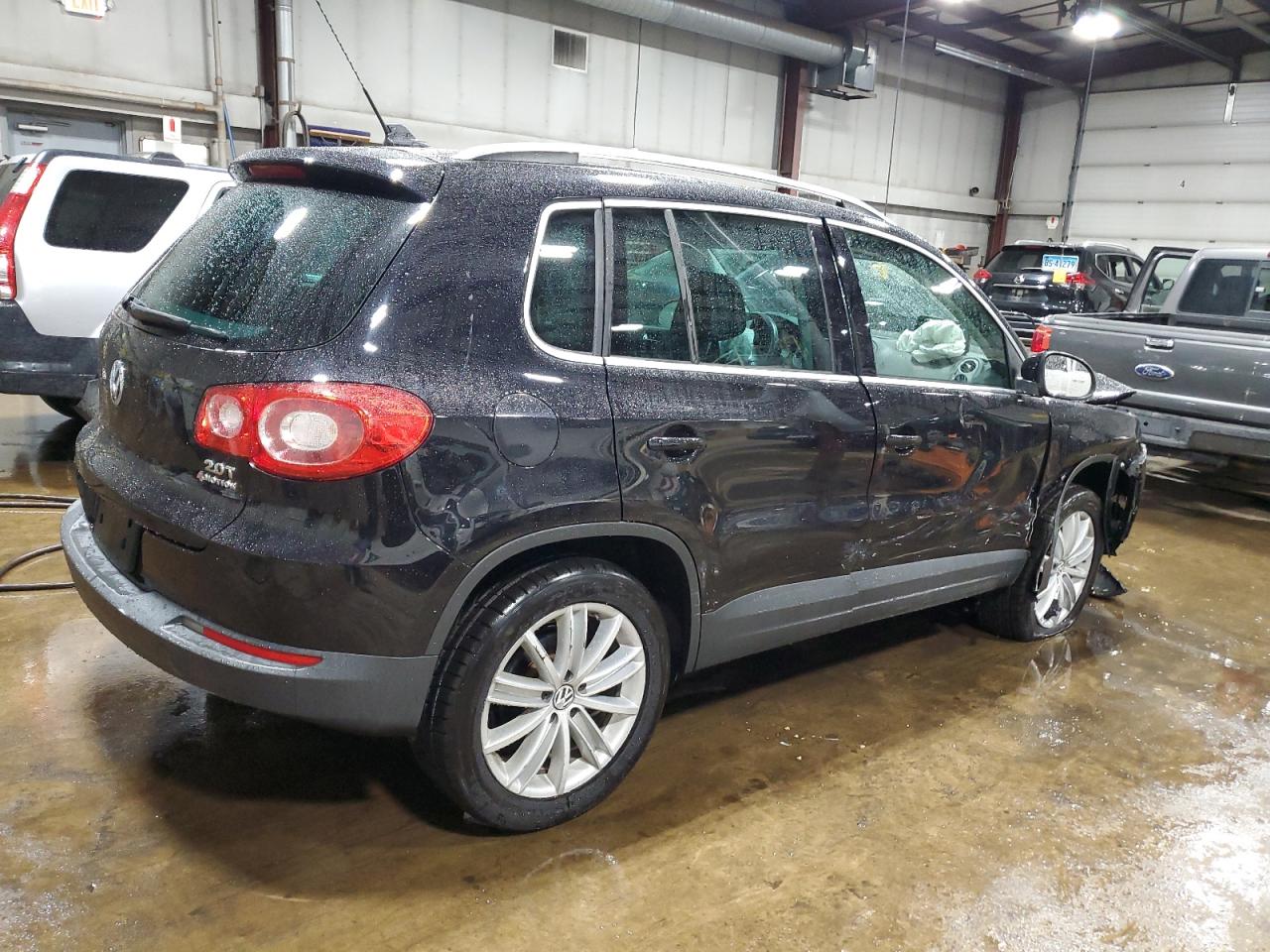 Volkswagen Tiguan s 2011