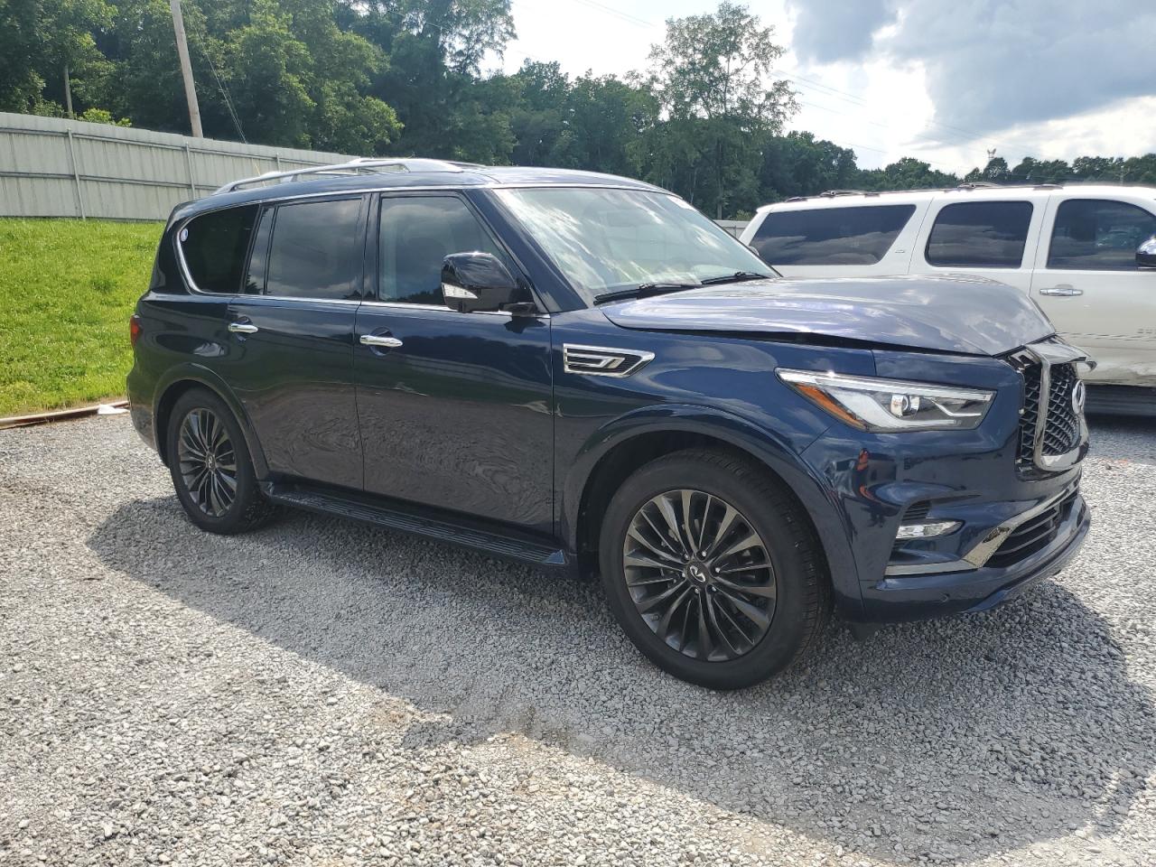 INFINITI QX80 LUXE
