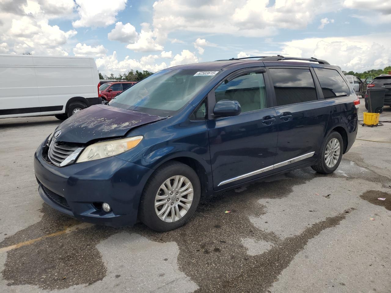 TOYOTA SIENNA XLE