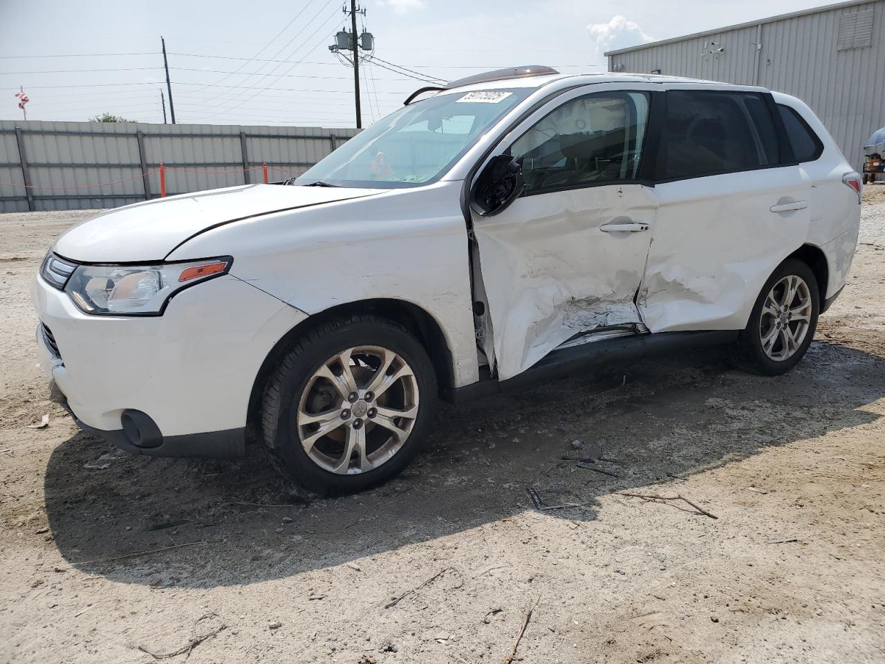 MITSUBISHI OUTLANDER SE