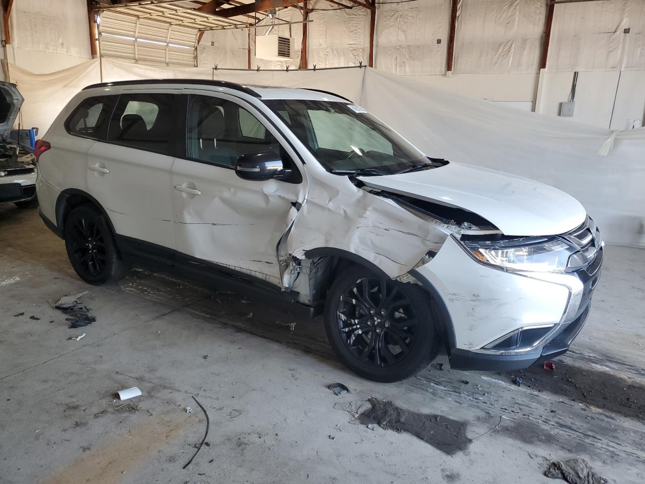 MITSUBISHI OUTLANDER SE