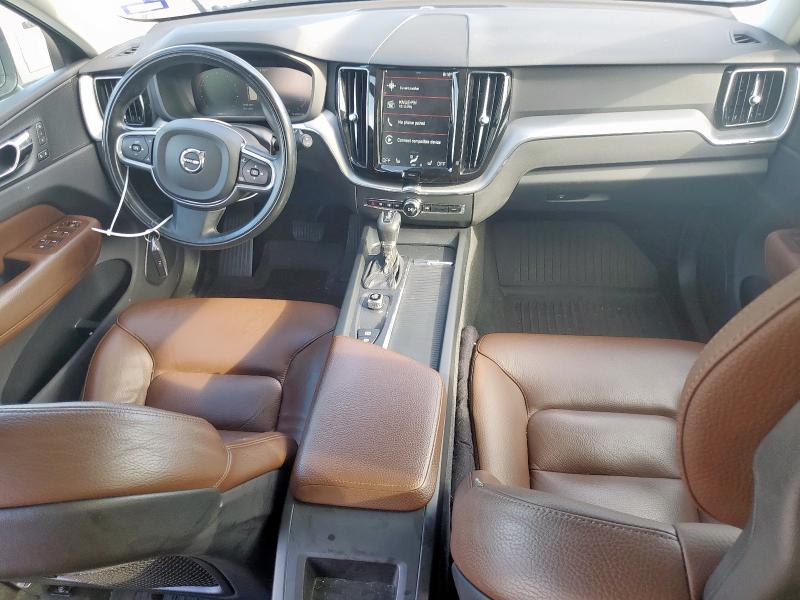 2018 VOLVO XC60 T5 - LYV102RK3JB097400