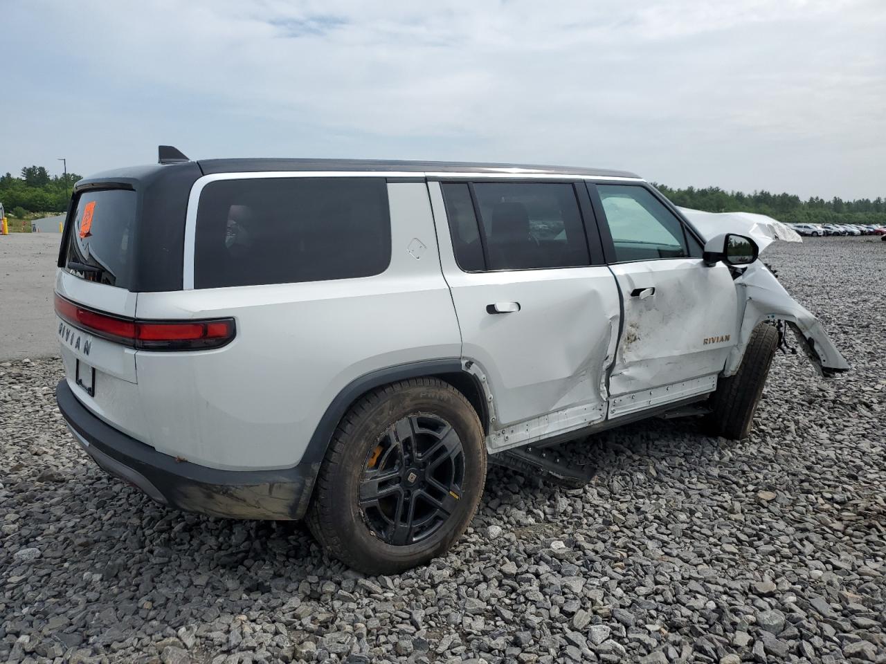 RIVIAN R1S ADVENTURE