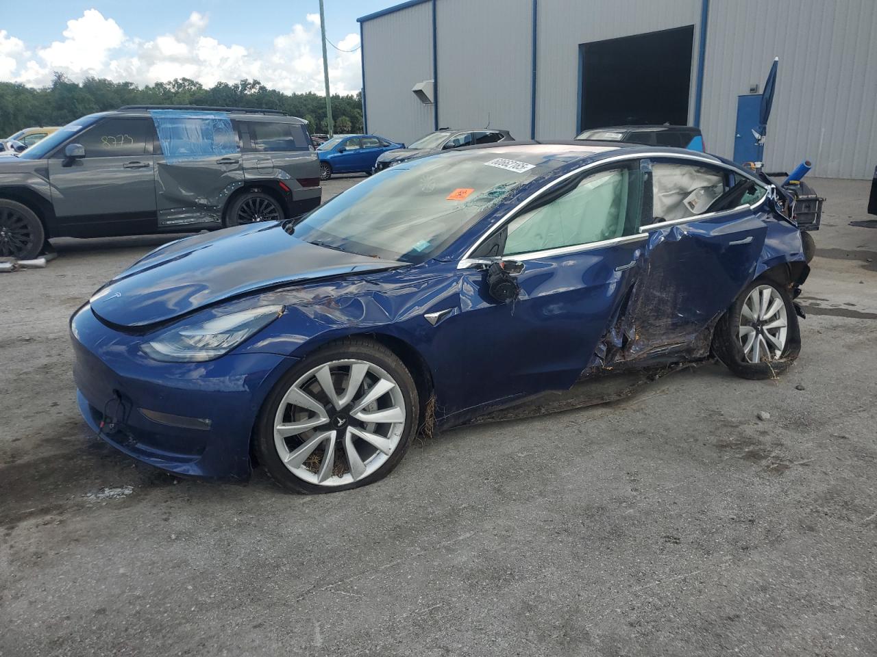 TESLA MODEL 3