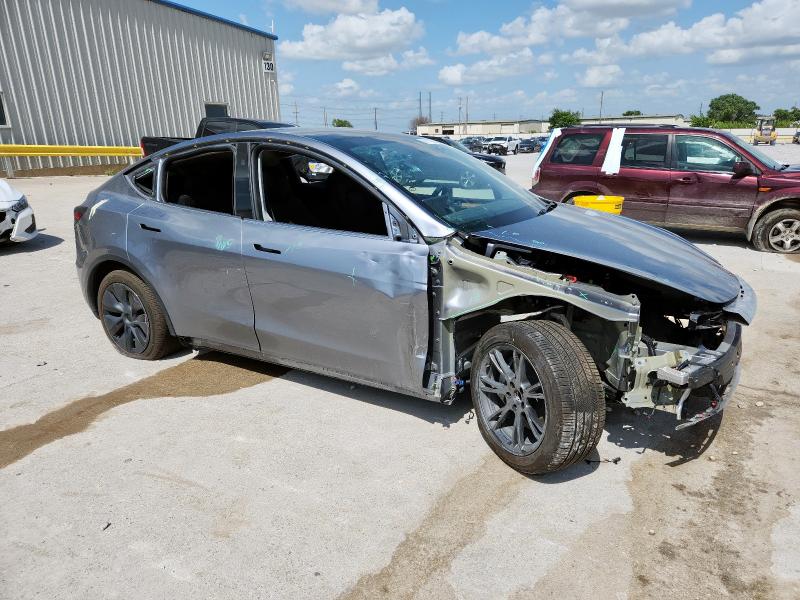 2024 TESLA MODEL Y 7SAYGDED2RA326365