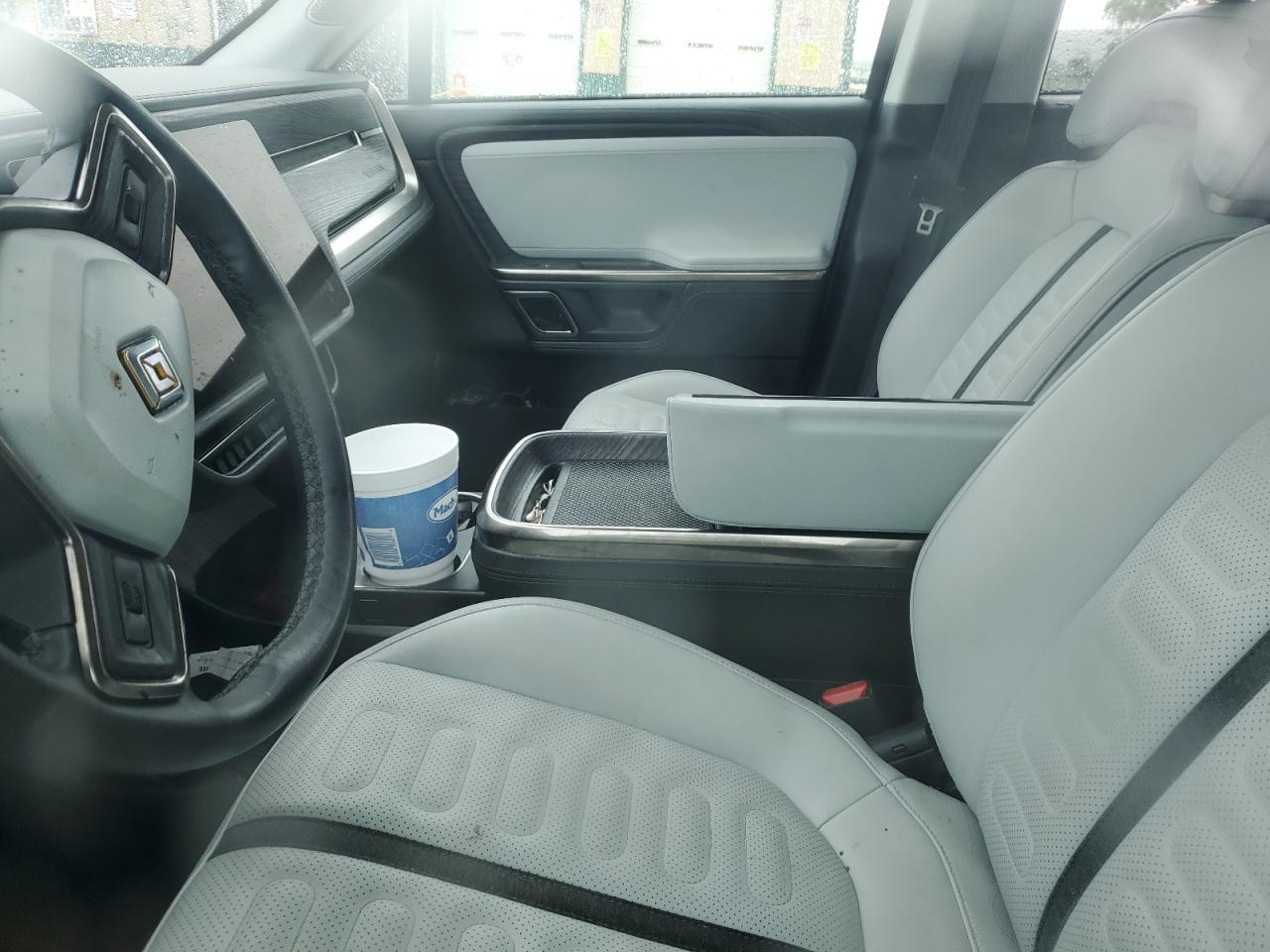 RIVIAN R1T LAUNCH EDITION