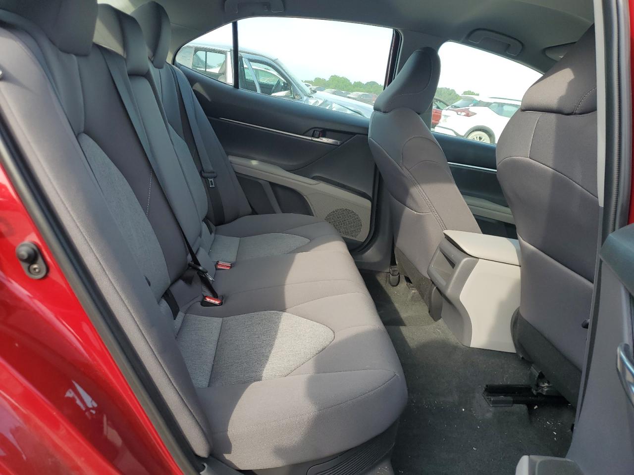 Toyota Camry le 2022
