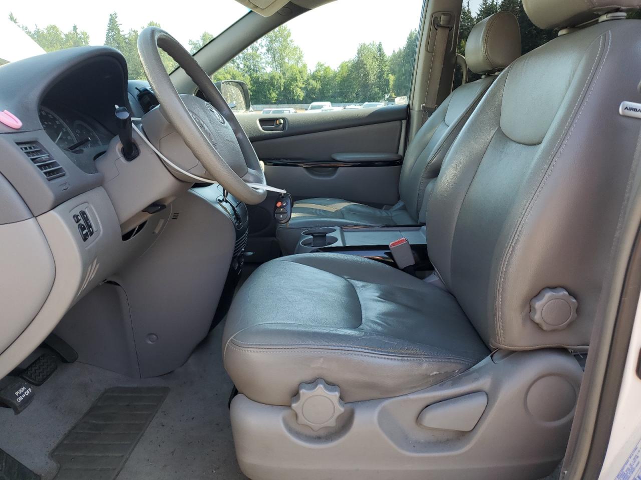 Lot #3290545769 2004 TOYOTA SIENNA CE