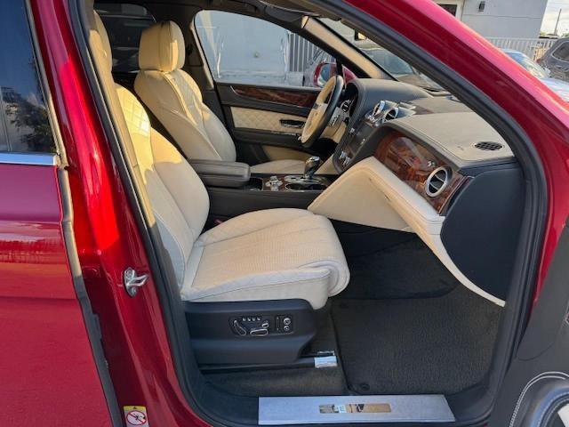 2017 BENTLEY BENTAYGA SJAAC2ZV1HC014037
