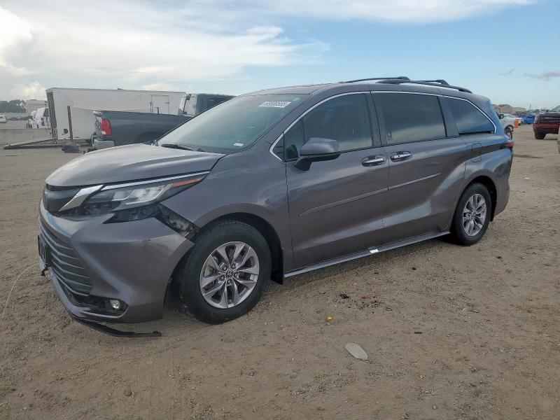 TOYOTA SIENNA XLE