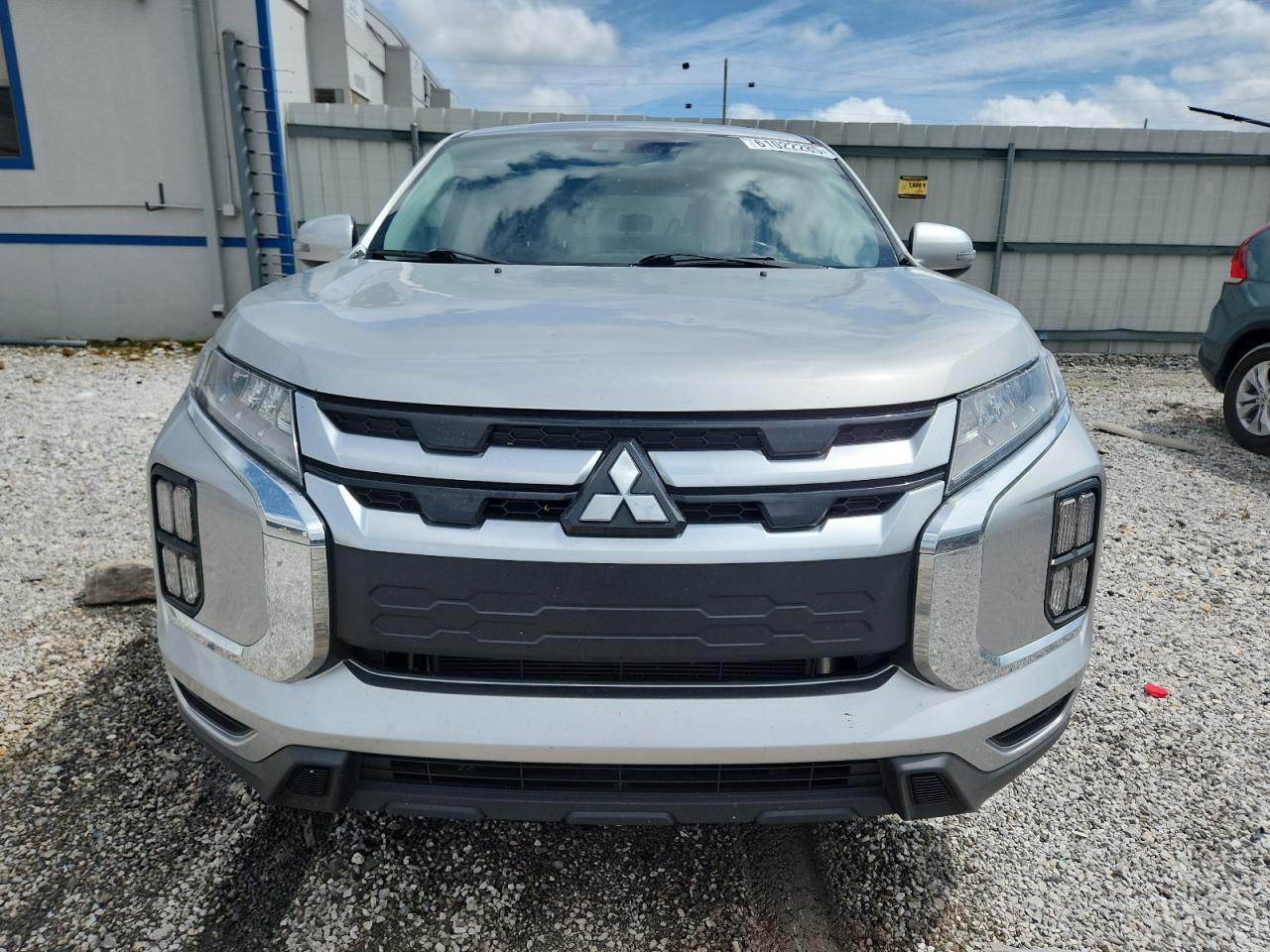 MITSUBISHI OUTLANDER SE