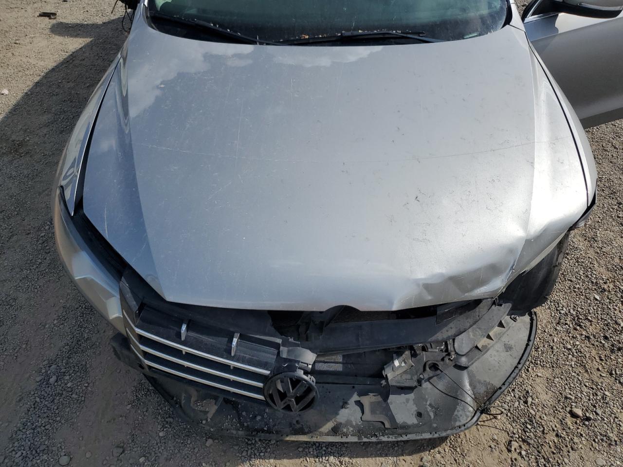 VOLKSWAGEN PASSAT SE