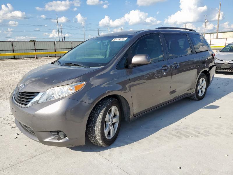 TOYOTA SIENNA LE