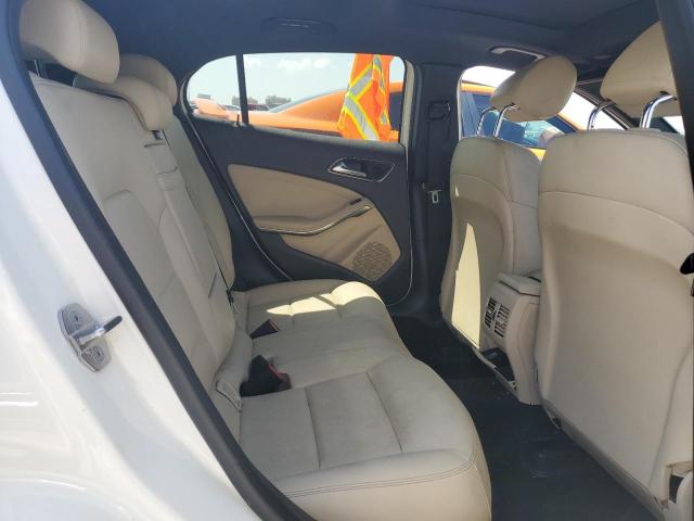 2018 MERCEDES-BENZ GLA 250 4M WDCTG4GB8JJ527667