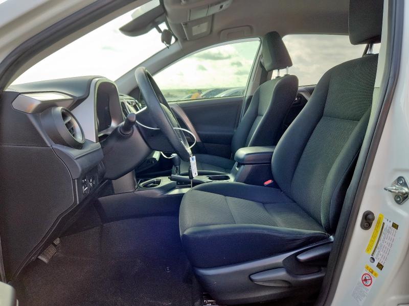 2018 TOYOTA RAV4 LE - JTMZFREV0JJ740772