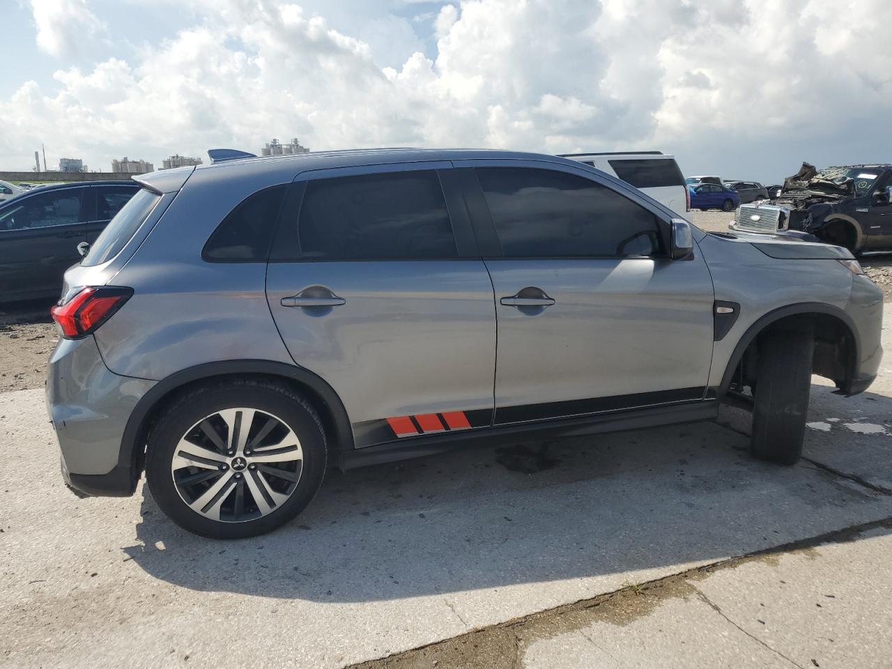 MITSUBISHI OUTLANDER ES