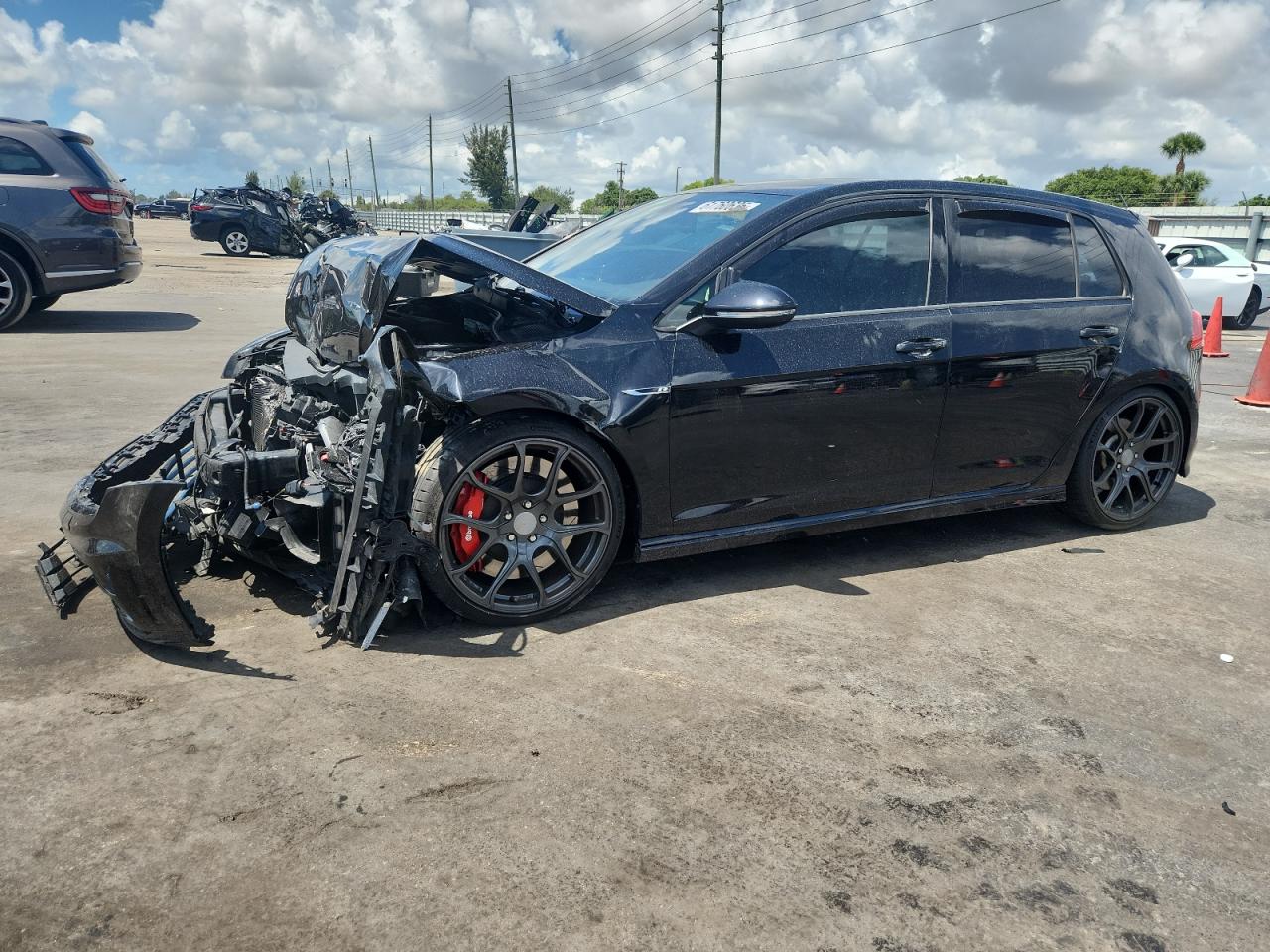 VOLKSWAGEN GOLF R