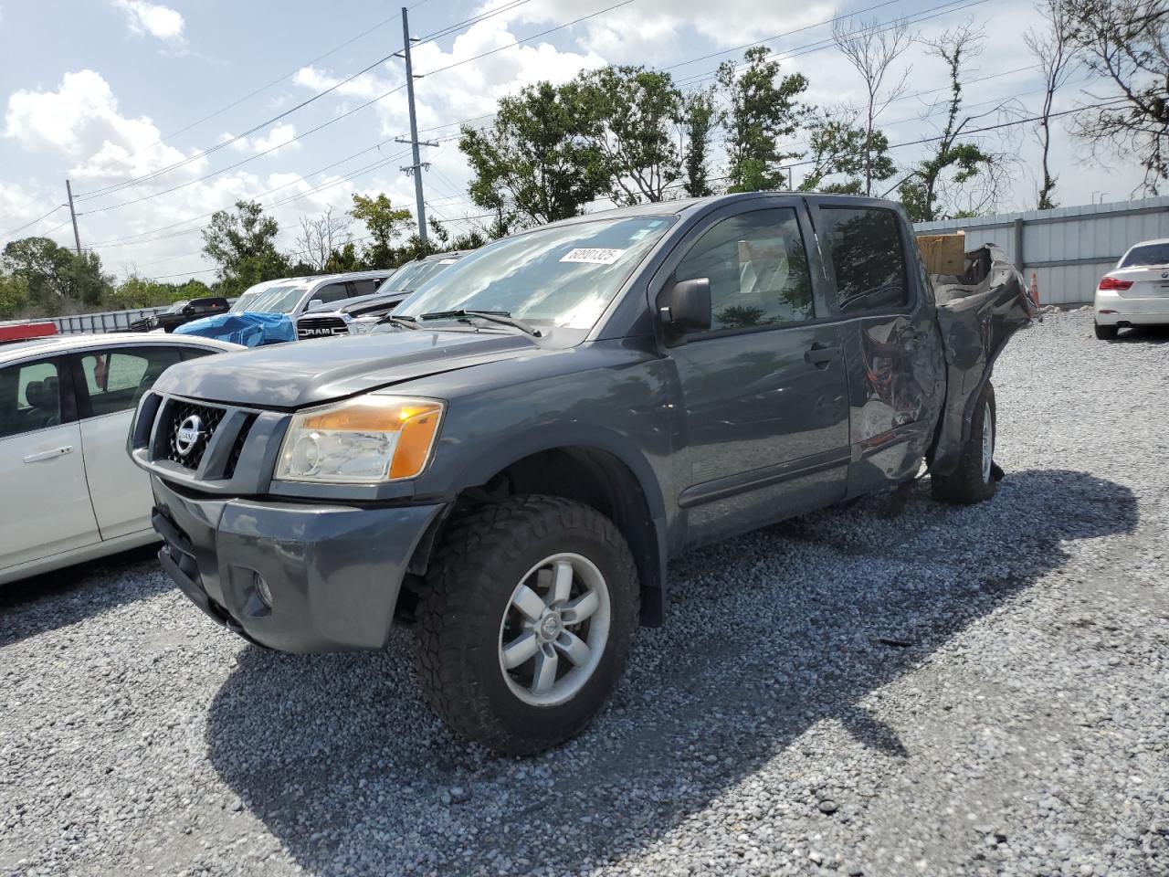 NISSAN TITAN S