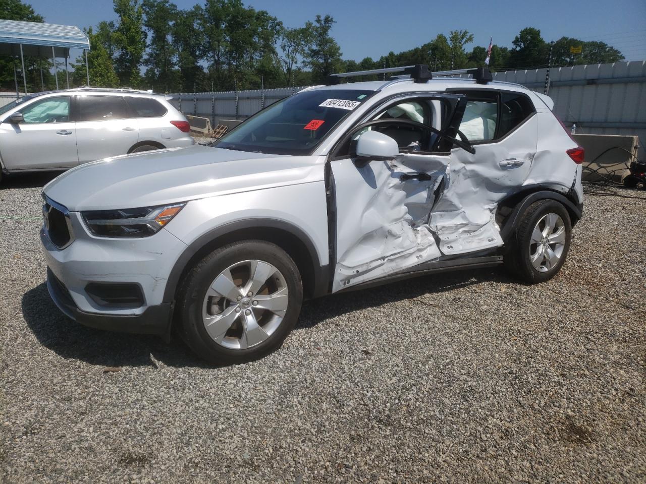 VOLVO XC40 T5 MOMENTUM