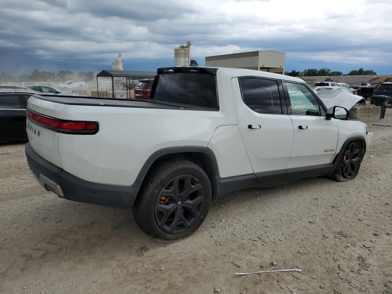 RIVIAN R1T ADVENTURE