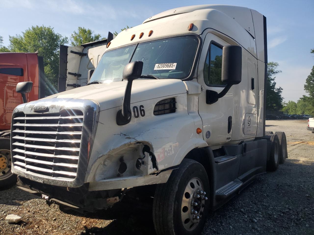 Lot #3311466249 2018 FREIGHTLINER CASCADIA 1