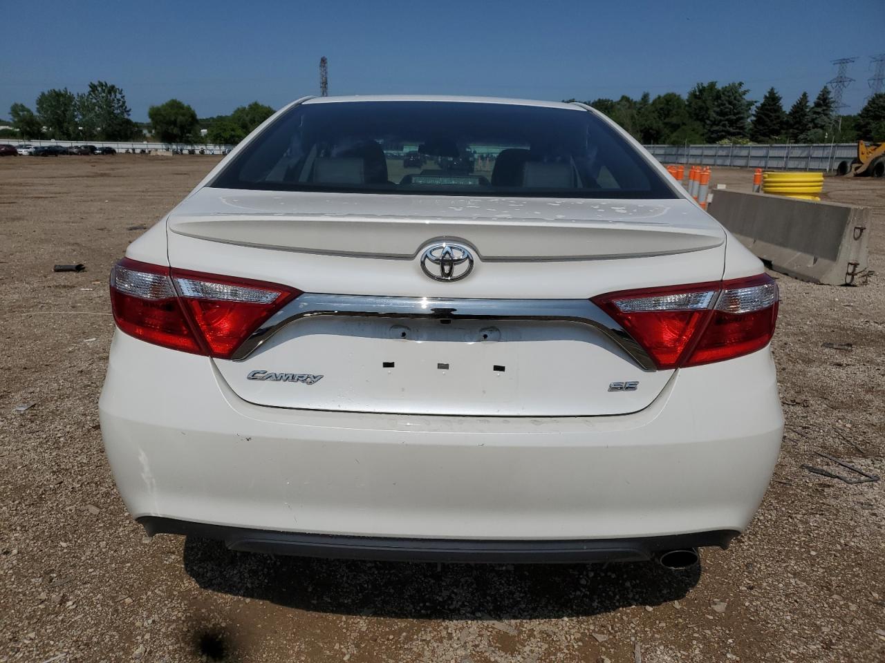 Toyota Camry le 2017
