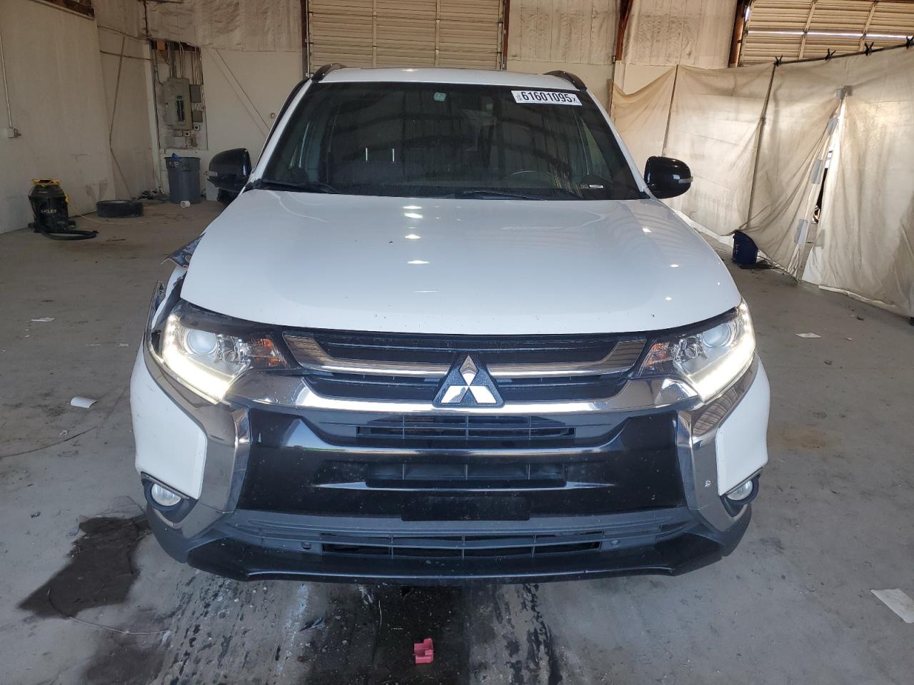 MITSUBISHI OUTLANDER SE
