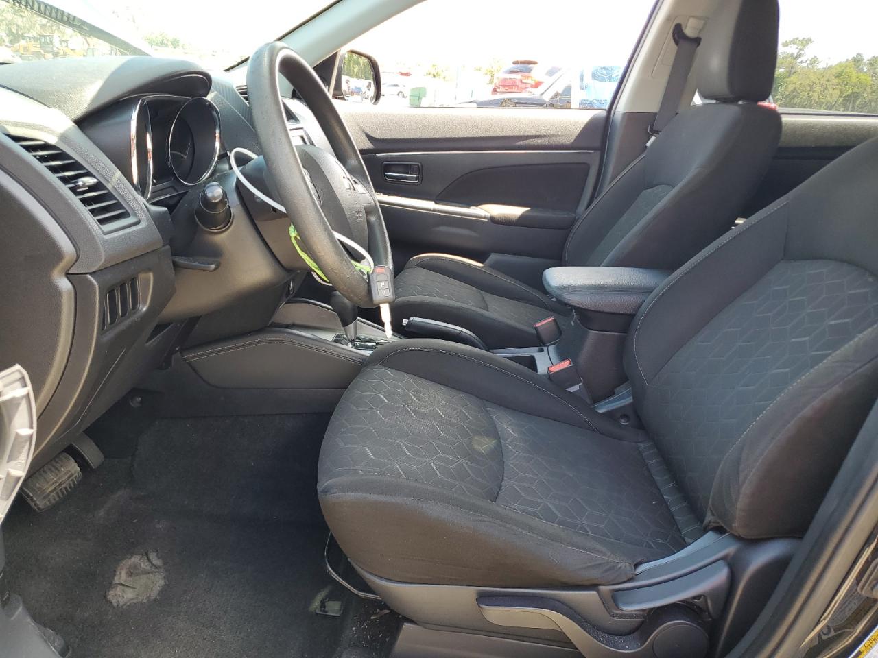 MITSUBISHI OUTLANDER ES