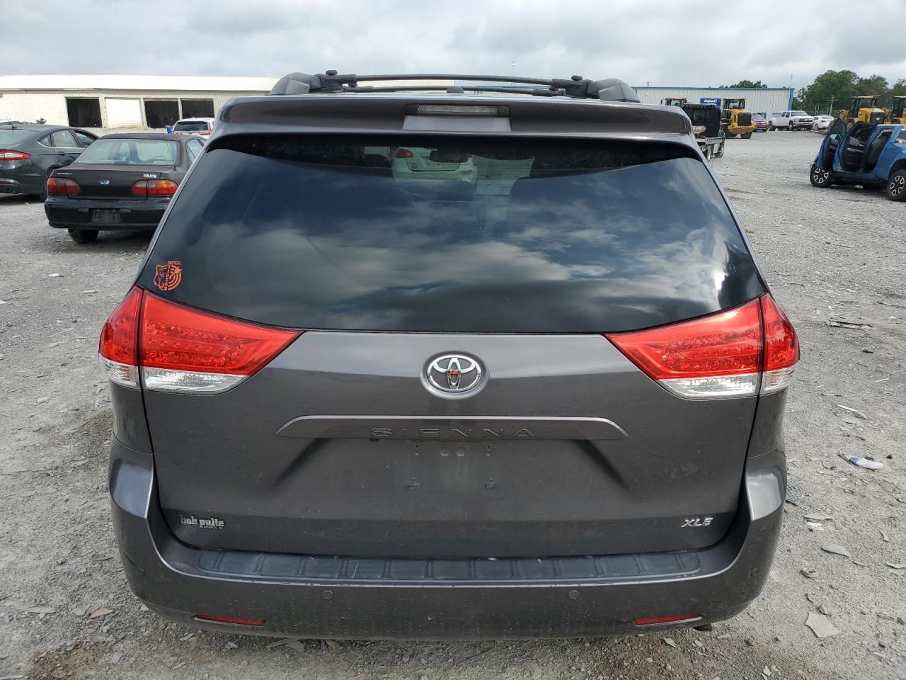 TOYOTA SIENNA XLE