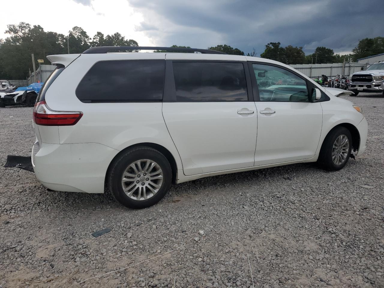 TOYOTA SIENNA XLE