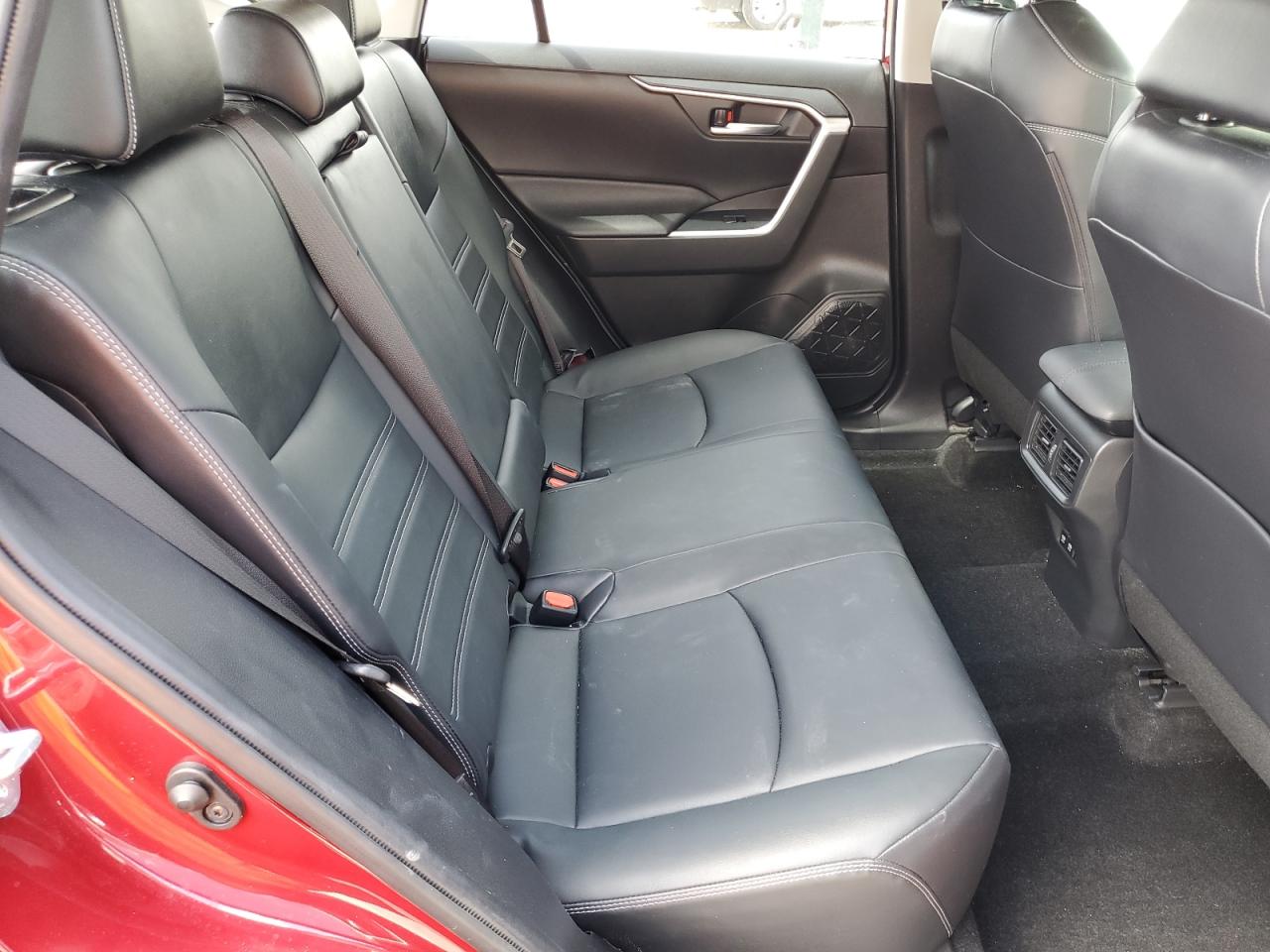 TOYOTA RAV4 XLE PREMIUM