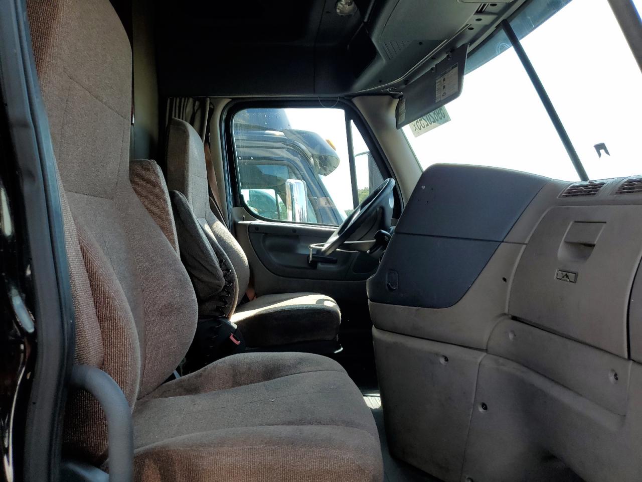 Lot #3182725737 2017 FREIGHTLINER CASCADIA 1