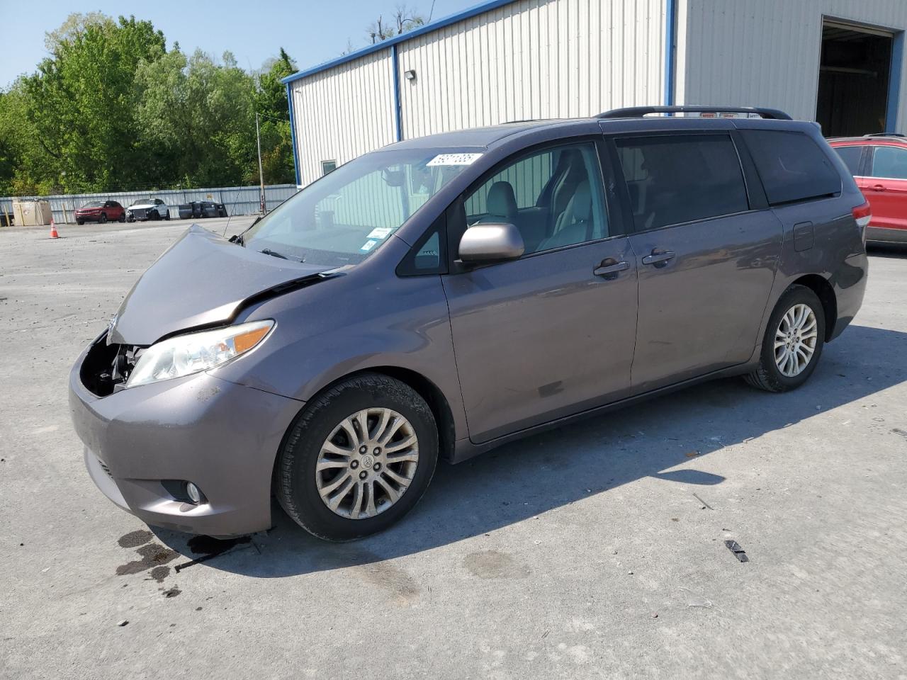 TOYOTA SIENNA XLE