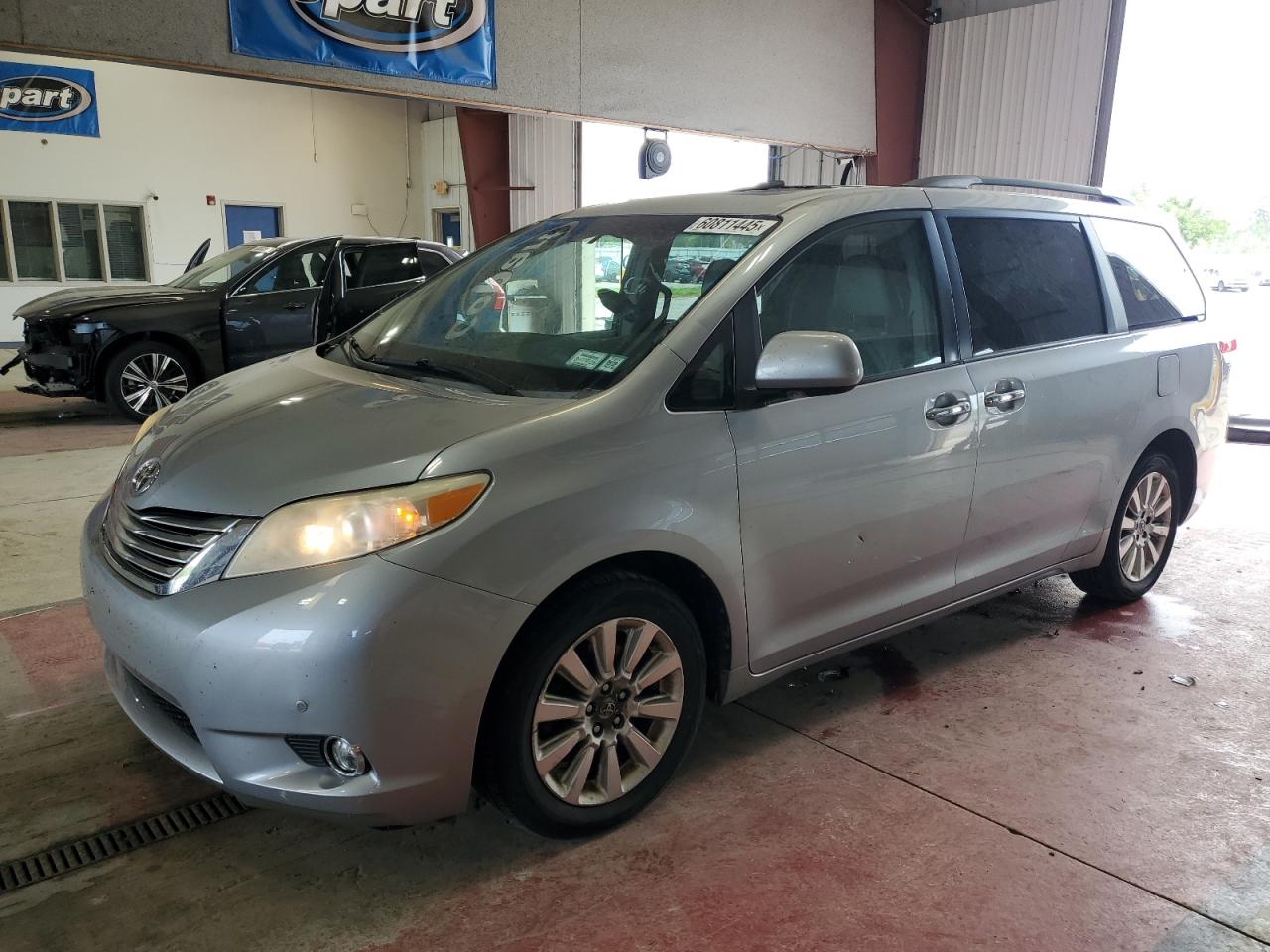 TOYOTA SIENNA XLE