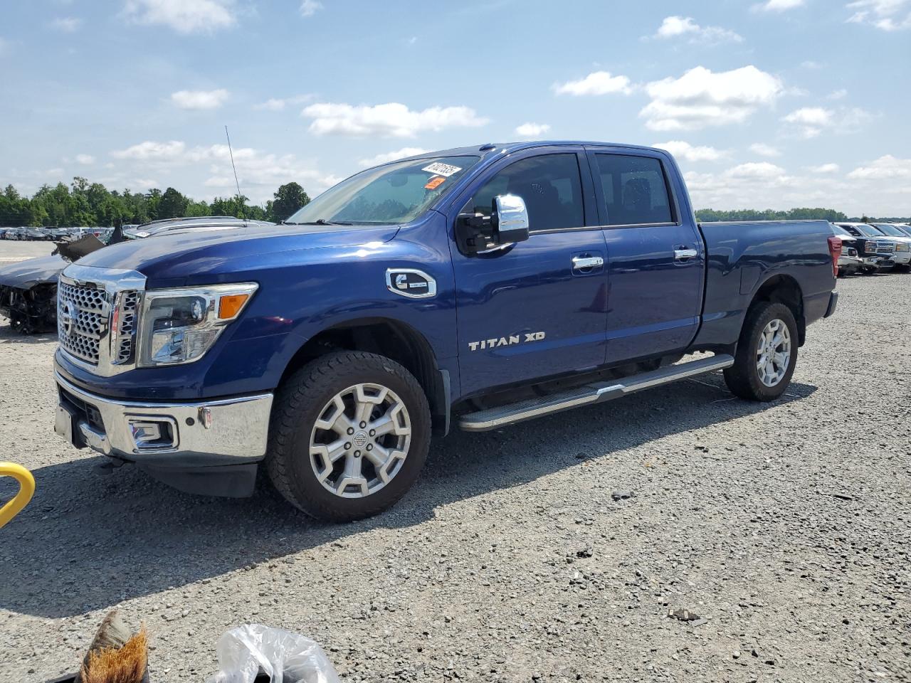 NISSAN TITAN SL
