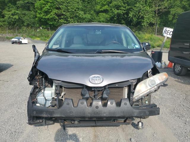 2011 TOYOTA SIENNA XLE - 5TDYK3DC5BS028380