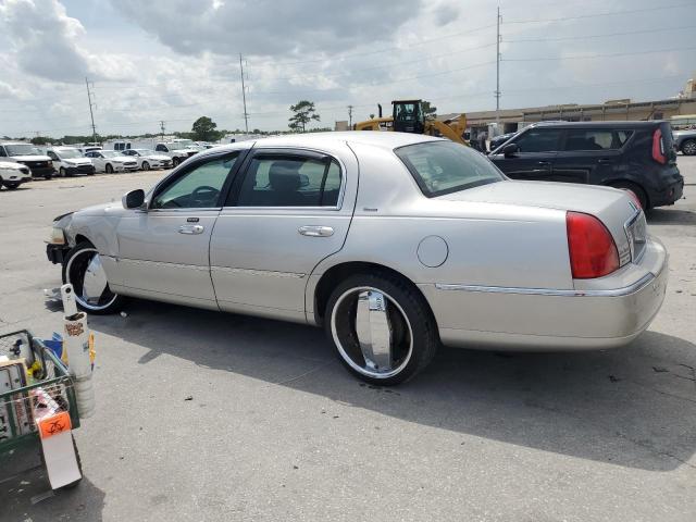 LINCOLN TOWN CAR U 2004 silver sedan 4d gas 1LNHM83WX4Y669062 photo #3