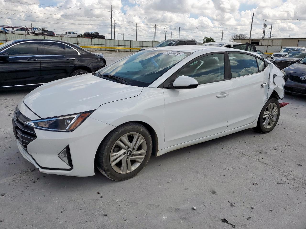 HYUNDAI ELANTRA SEL