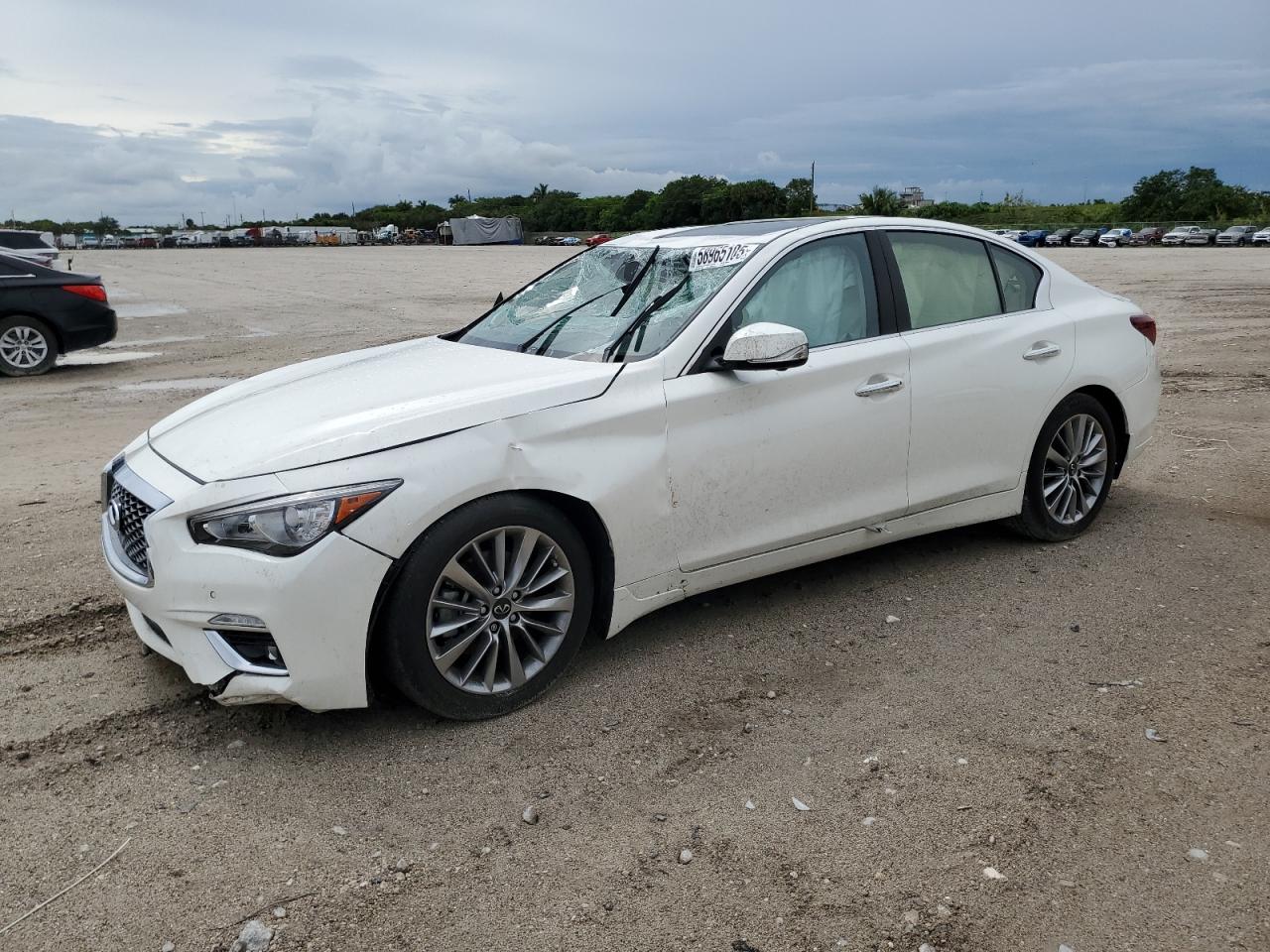 INFINITI Q50 LUXE
