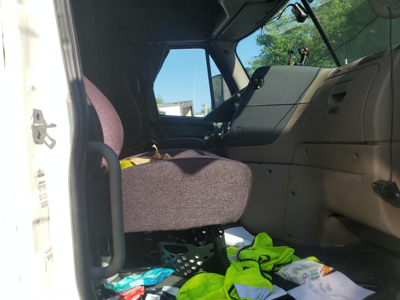 Lot #3311466249 2018 FREIGHTLINER CASCADIA 1